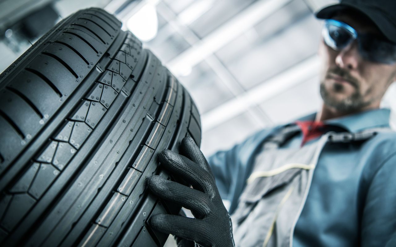 Comprendre l’hernie du pneu : Causes, risques et solutions
