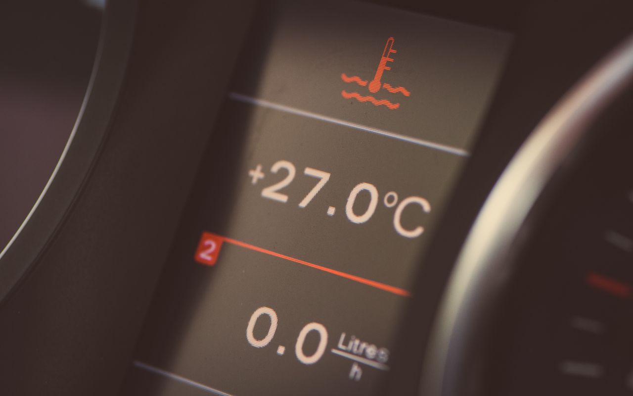 Tout savoir sur le voyant de température moteur et comment réagir