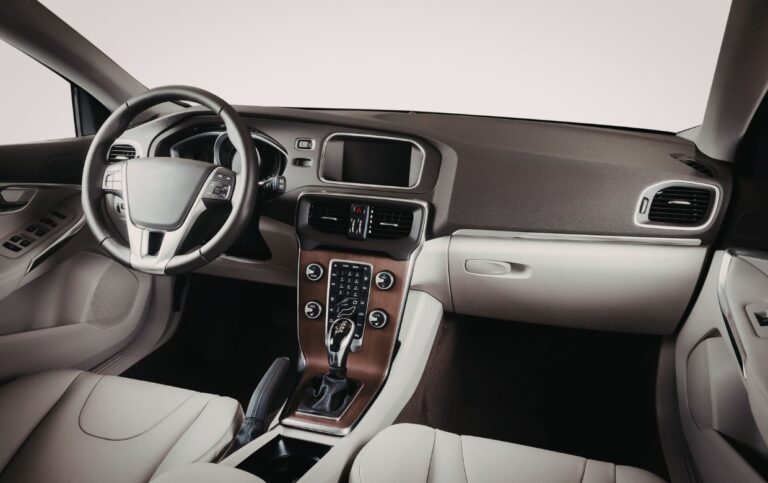 Tableau de bord fissuré airbag